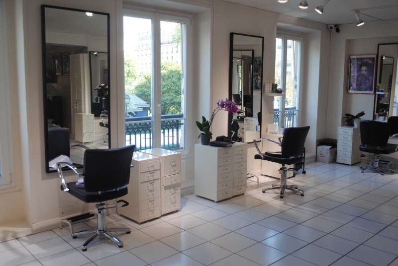 salon-coiffure-FORCALQUEIRET-min_floor-home-office-property-living-room-room-781228-pxhere.com